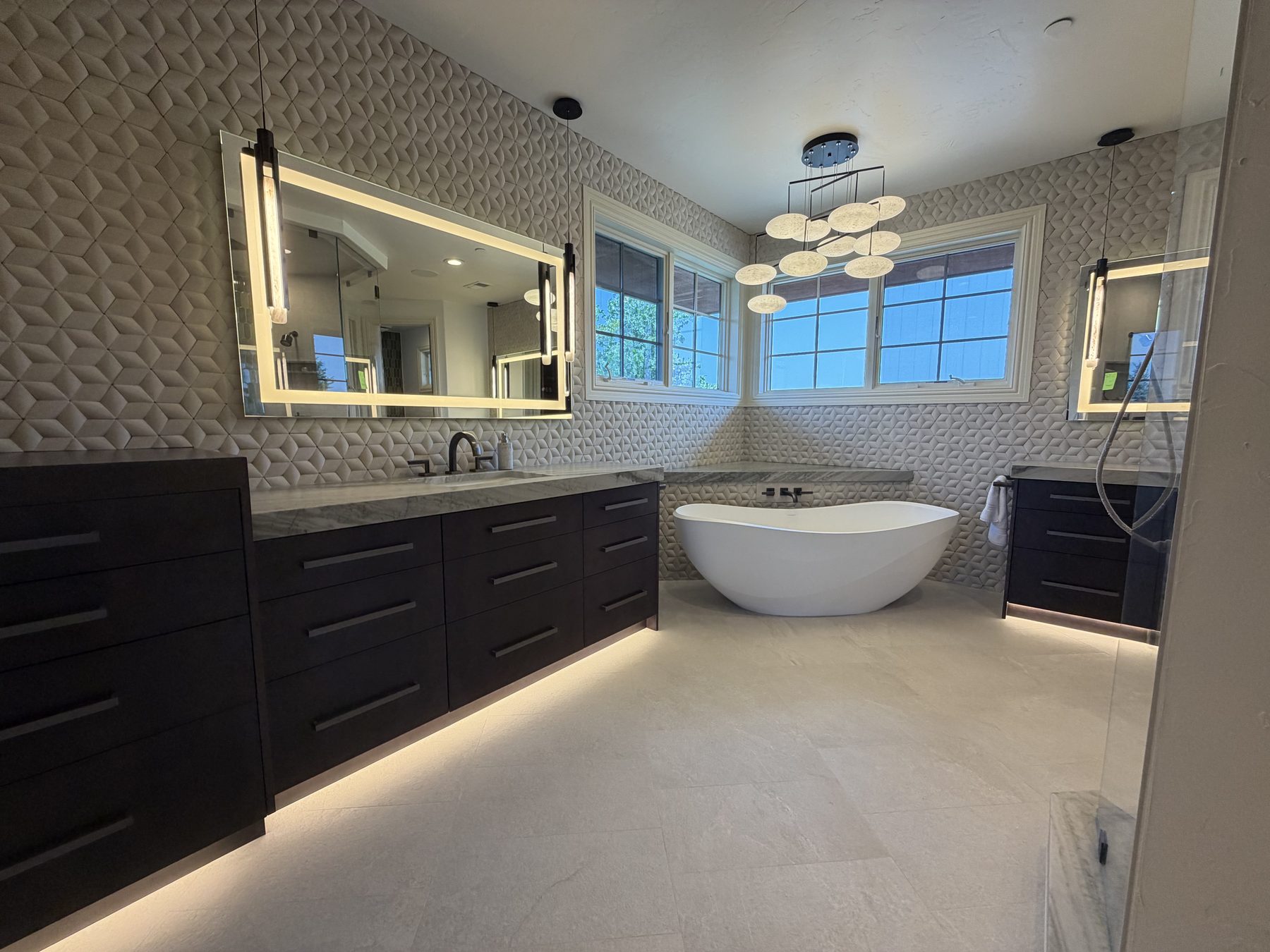 The White Hawk Primary Bath — project image 8
