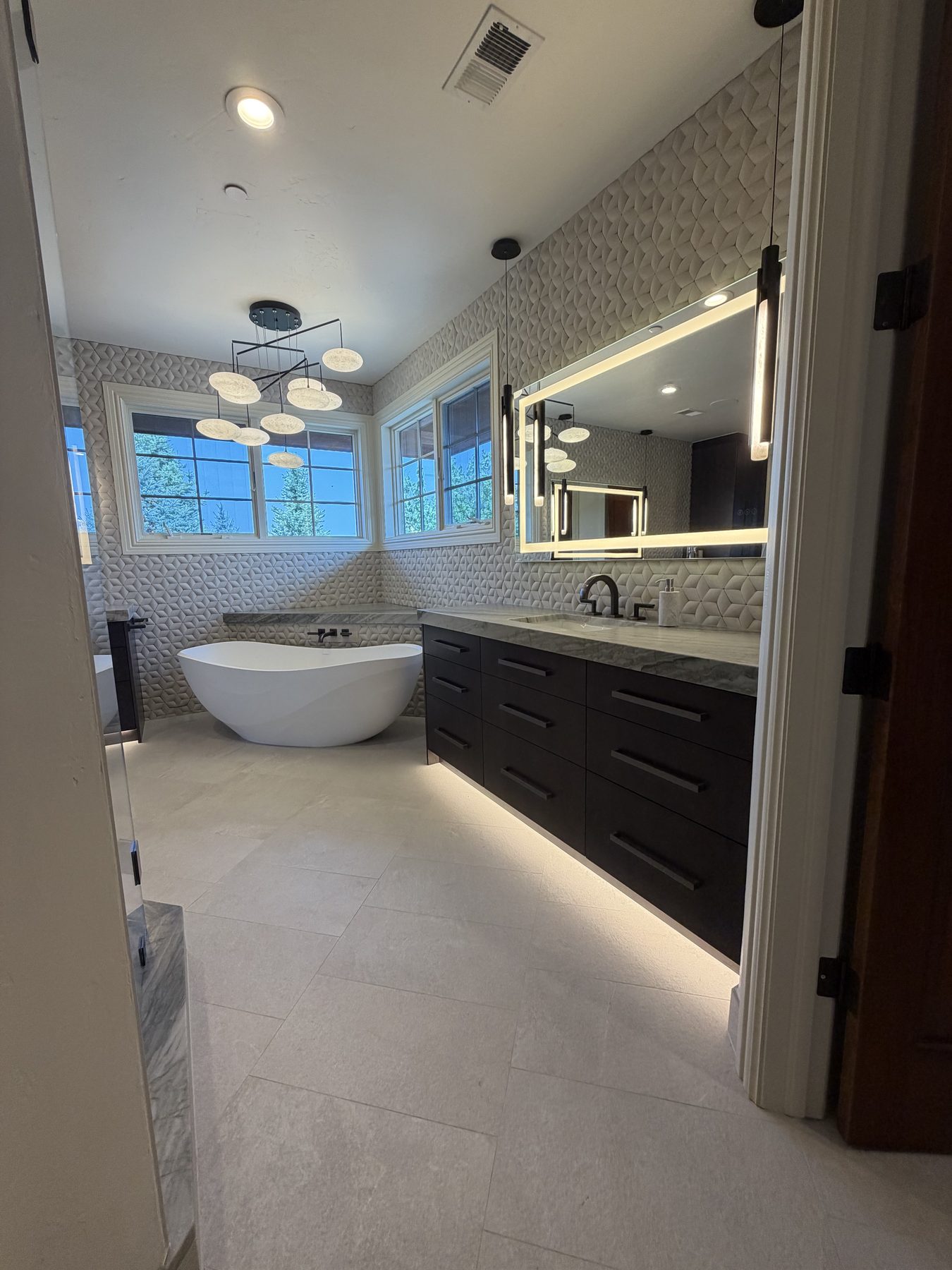 The White Hawk Primary Bath — project image 11