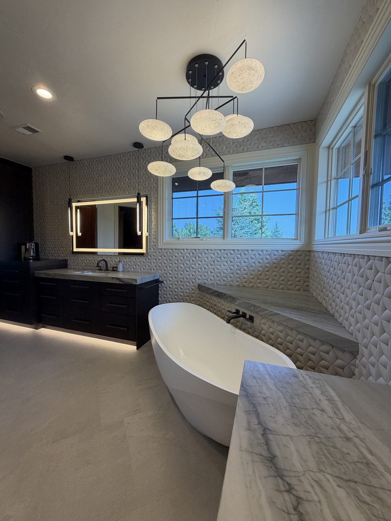 The White Hawk Primary Bath — project image 10