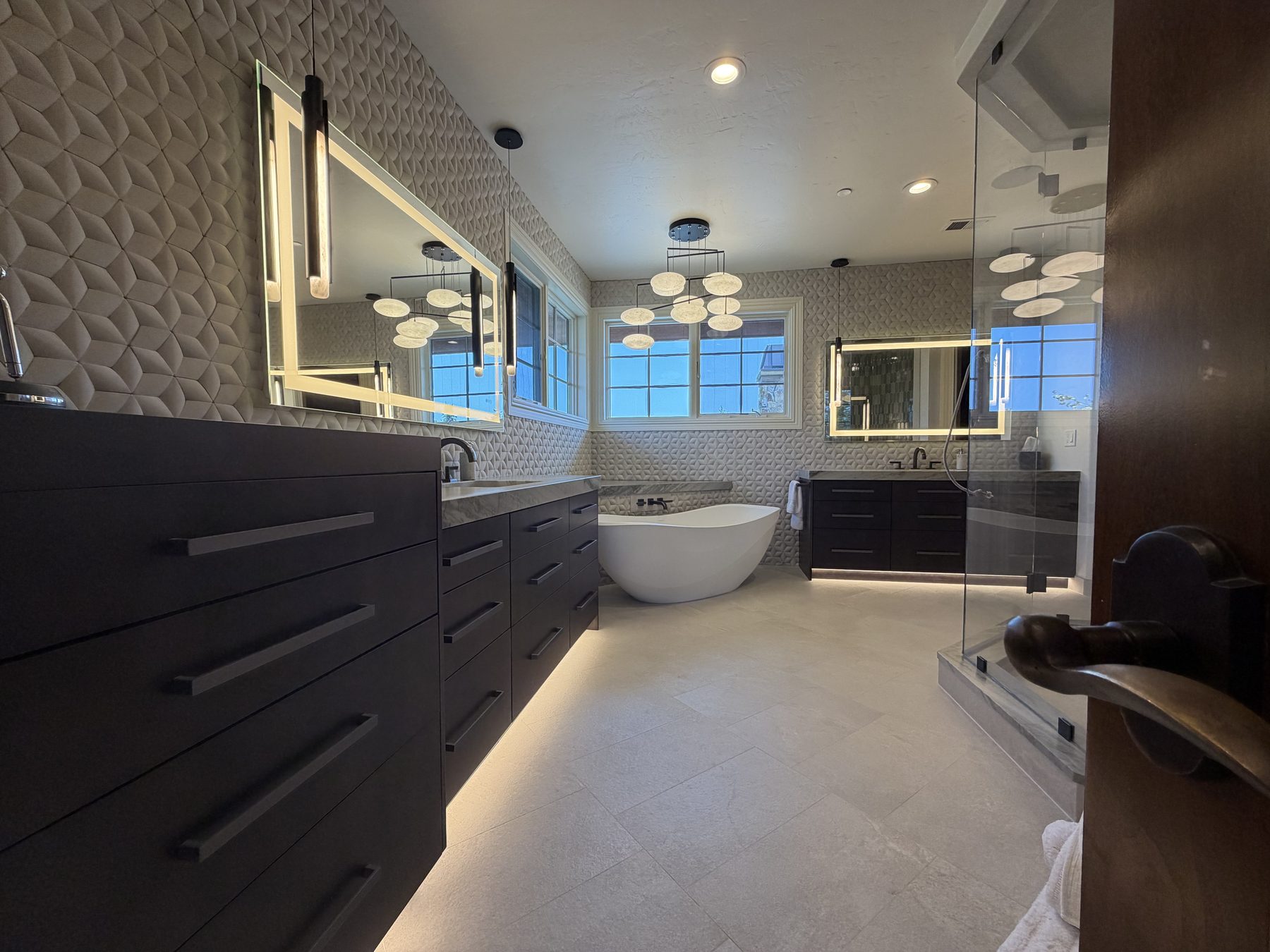 The White Hawk Primary Bath — project image 17
