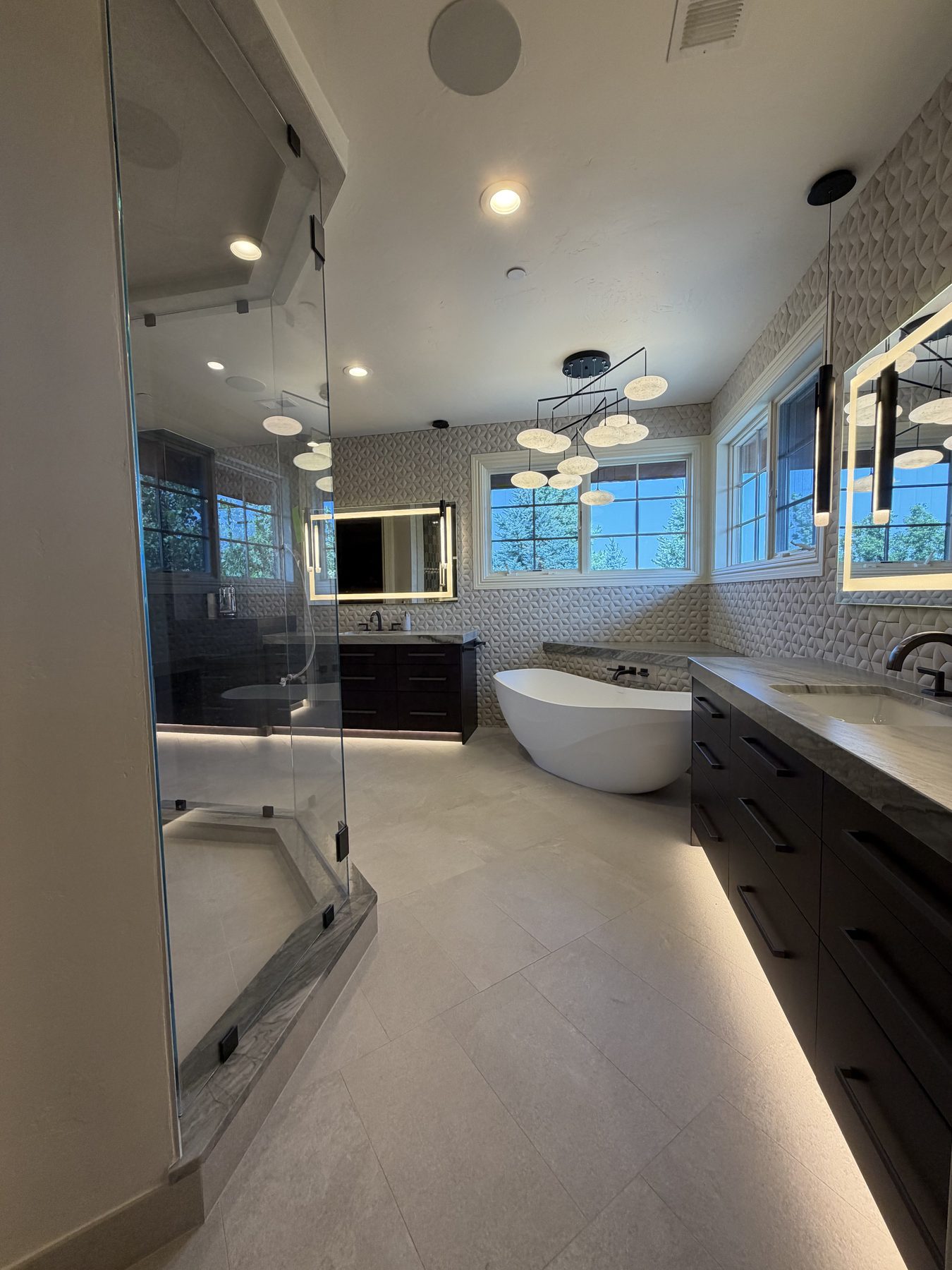 The White Hawk Primary Bath — project image 13