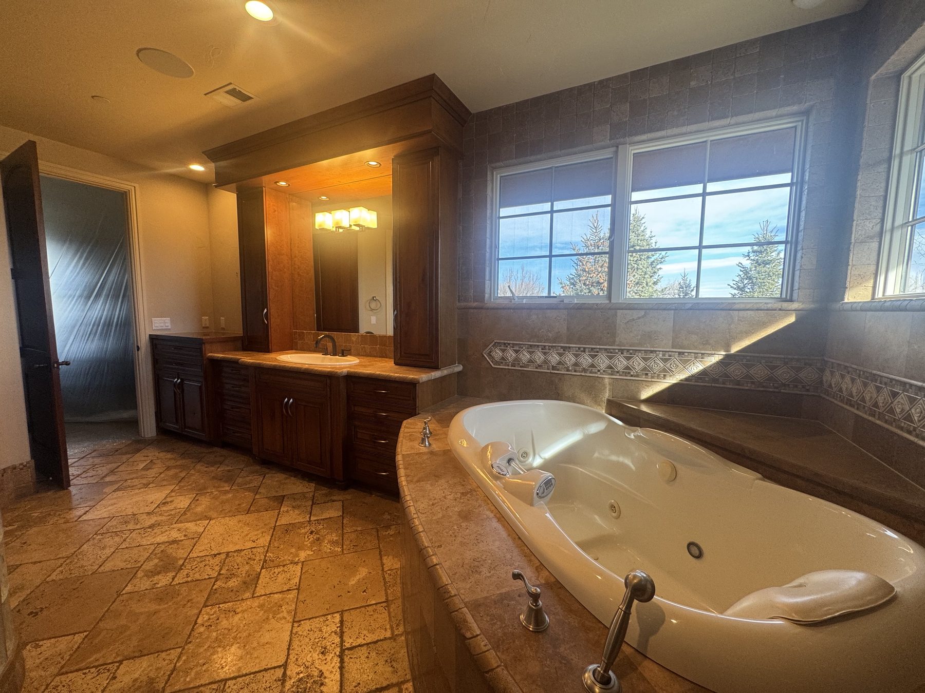 The White Hawk Primary Bath — project image 7