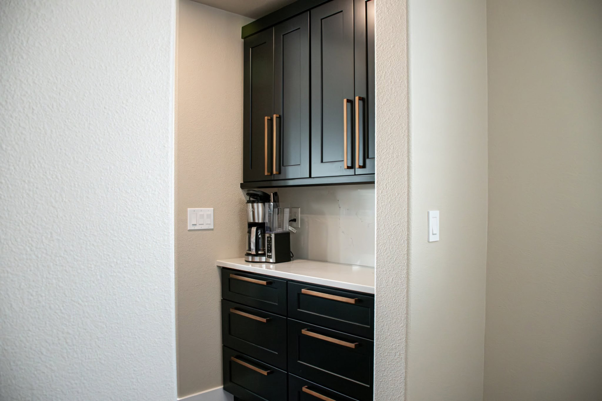 Built-in coffee nook and kitchen storage by Revive